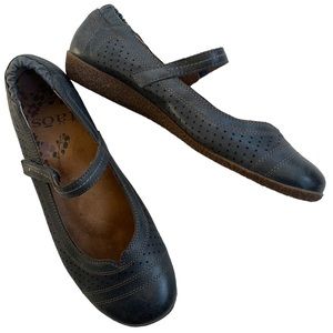 EUC Taos Footwear Leather Mary Jane Flats